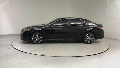 Midnight Black Metallic 2018 Toyota Camry SE