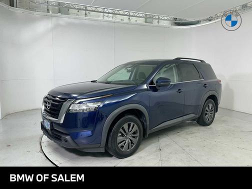 2022 Nissan Pathfinder SV