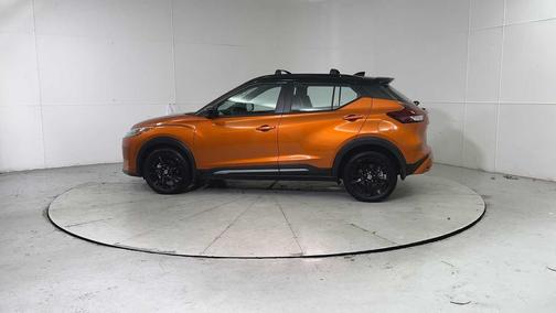 2021 Nissan Kicks SR