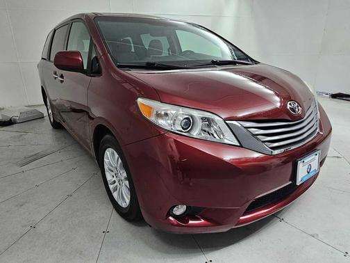 2017 Toyota Sienna XLE