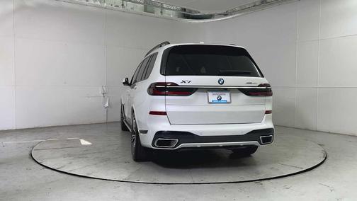 2025 BMW X7 xDrive40i