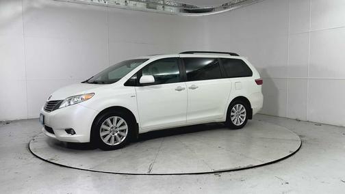 2017 Toyota Sienna XLE
