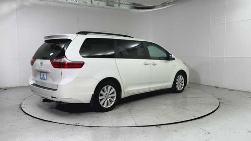 2017 Toyota Sienna XLE