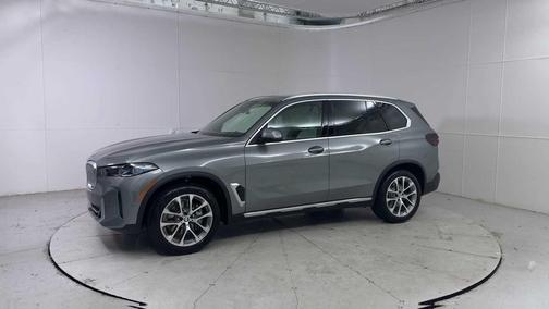 Skyscraper Grey Metallic 2026 BMW X5 xDrive40i