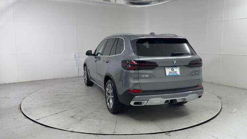 Skyscraper Grey Metallic 2026 BMW X5 xDrive40i