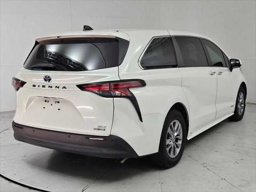 2021 Toyota Sienna XLE 7 Passenger