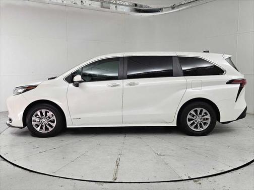 2021 Toyota Sienna XLE 7 Passenger