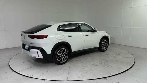 Alpine White 2026 BMW X2 xDrive28i