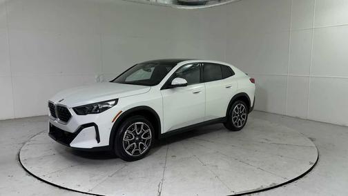 Alpine White 2026 BMW X2 xDrive28i