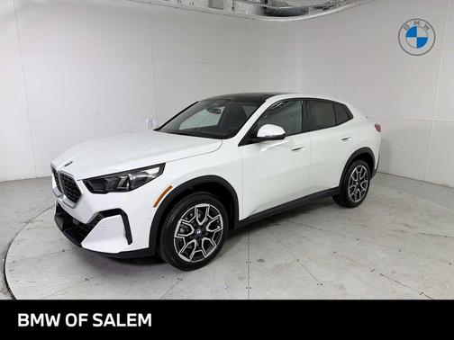 Alpine White 2026 BMW X2 xDrive28i