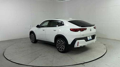 Alpine White 2026 BMW X2 xDrive28i