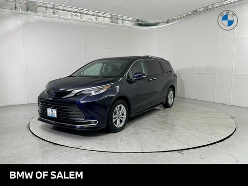 2023 Toyota Sienna Platinum