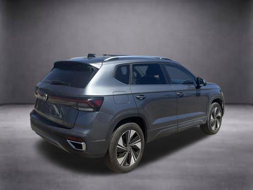 Platinum Gray Metallic 2025 Volkswagen Taos 1.5T SE