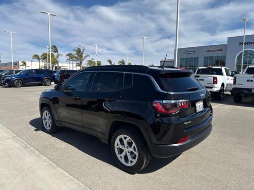 Diamond Black 2024 Jeep Compass Latitude