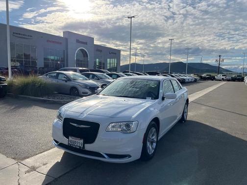 2023 Chrysler 300 Touring