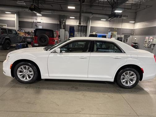 2023 Chrysler 300 Touring