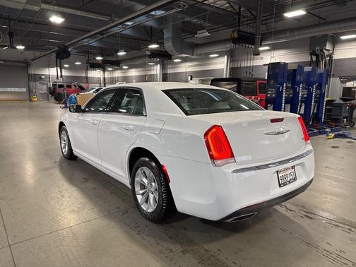 2023 Chrysler 300 Touring
