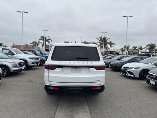 Bright White Clearcoat 2024 Jeep Wagoneer L Series II
