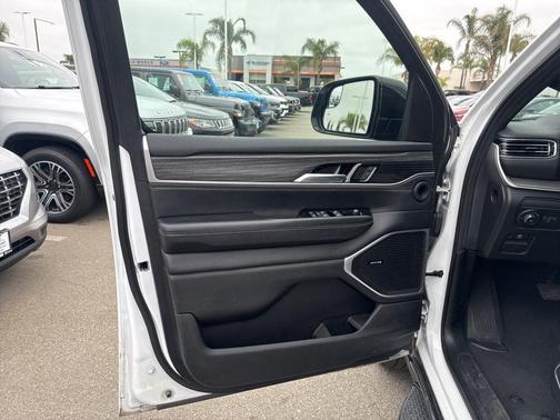 Bright White Clearcoat 2024 Jeep Wagoneer L Series II