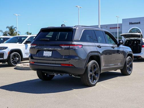 Metallic 2026 Jeep Grand Cherokee Limited