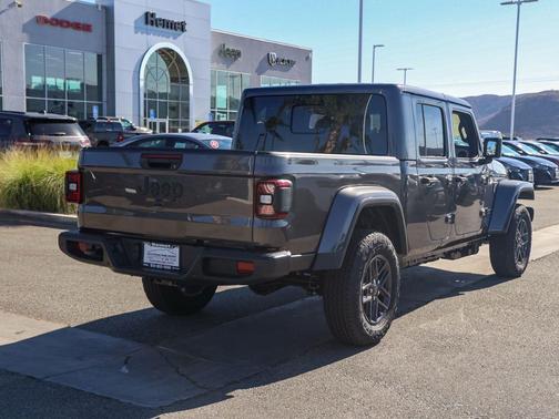 Granite Crystal Clearcoat Metallic 2026 Jeep Gladiator Sport