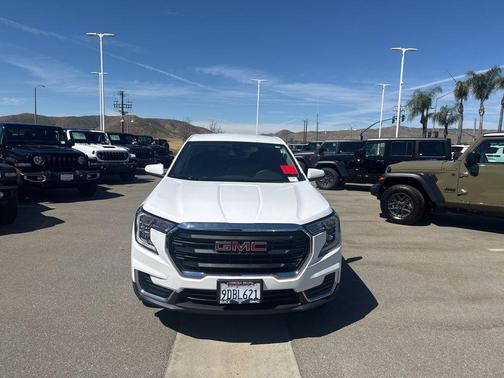 Summit White 2022 GMC Terrain SLE