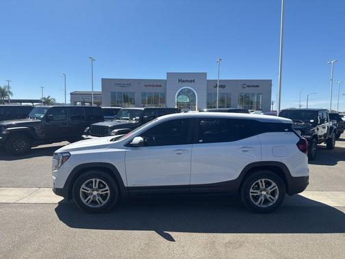Summit White 2022 GMC Terrain SLE