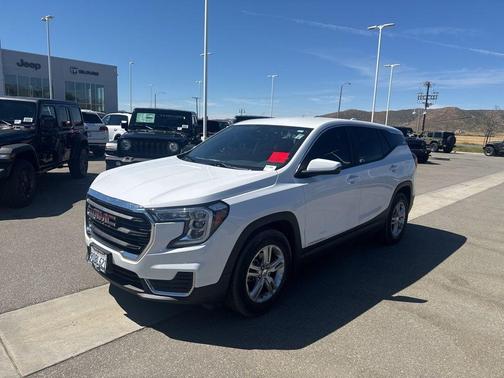 Summit White 2022 GMC Terrain SLE