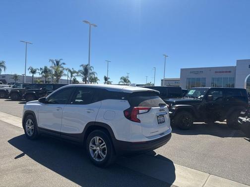 Summit White 2022 GMC Terrain SLE