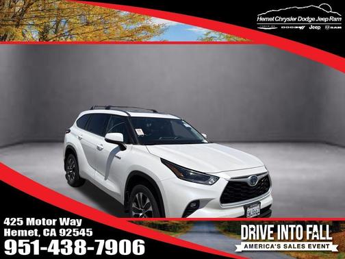 Blizzard Pearl 2021 Toyota Highlander Hybrid XLE
