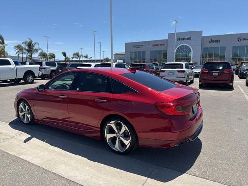 Radiant Red Metallic 2018 Honda Accord Touring