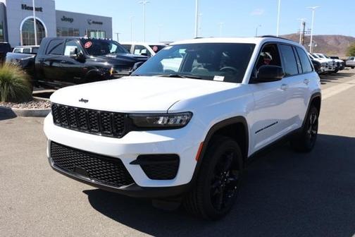 2025 Jeep Grand Cherokee Laredo