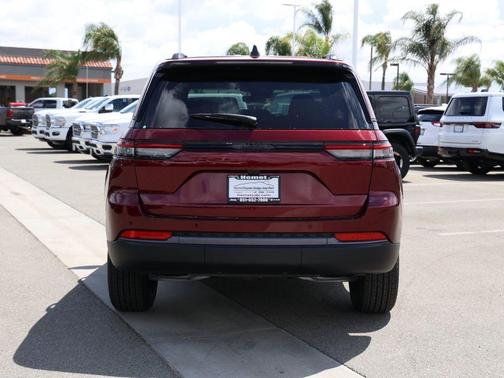 2026 Jeep Grand Cherokee Laredo