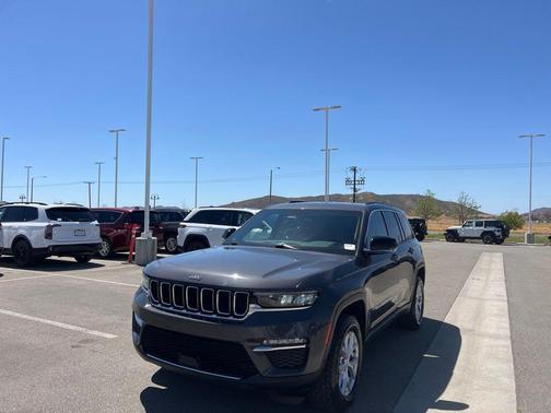 Metallic 2023 Jeep Grand Cherokee Limited