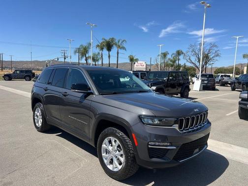 Metallic 2023 Jeep Grand Cherokee Limited