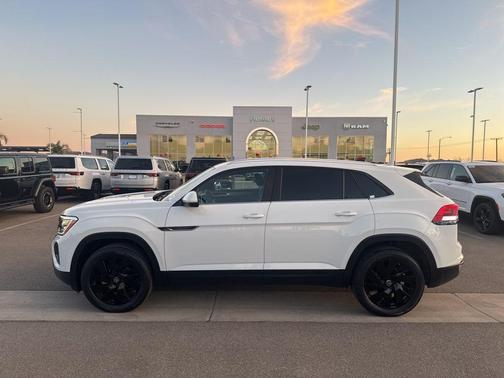 2024 Volkswagen Atlas Cross Sport 2.0T SE w/Technology