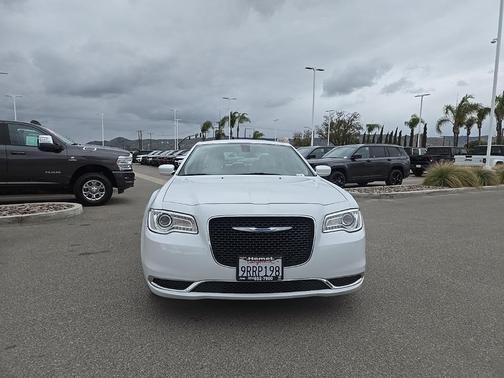 2023 Chrysler 300 Touring