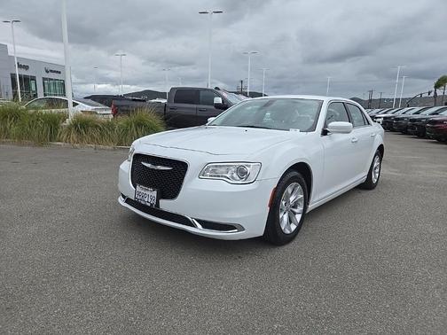 2023 Chrysler 300 Touring