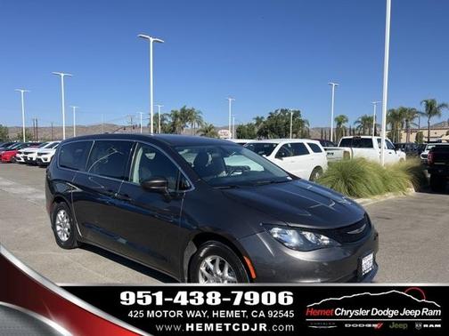 2022 Chrysler Voyager LX