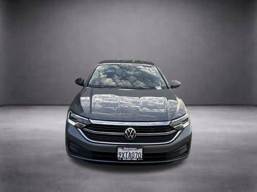 Platinum Gray Metallic 2024 Volkswagen Jetta 1.5T SE
