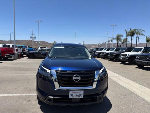 Deep Ocean Blue 2024 Nissan Pathfinder SV