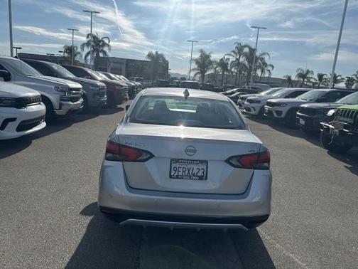 2023 Nissan Versa 1.6 SV