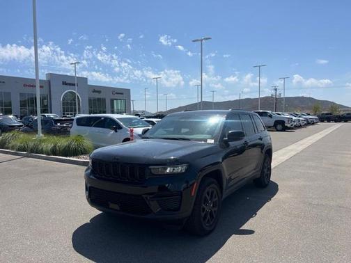 2024 Jeep Grand Cherokee Laredo