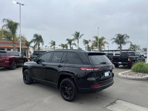 2024 Jeep Grand Cherokee Laredo