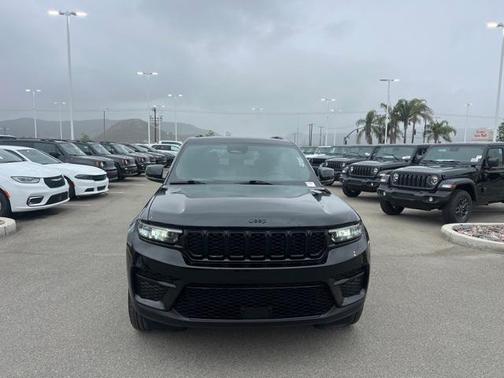 2024 Jeep Grand Cherokee Laredo