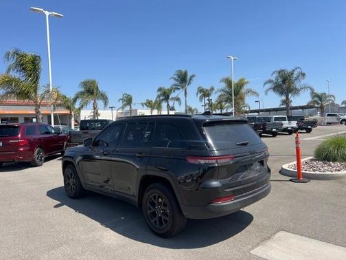 2024 Jeep Grand Cherokee Laredo