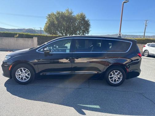 2024 Chrysler Pacifica Touring