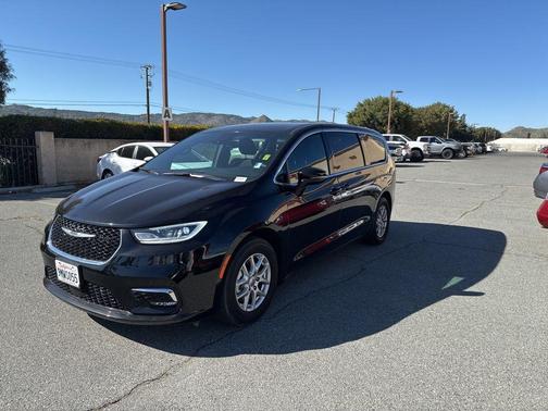 2024 Chrysler Pacifica Touring