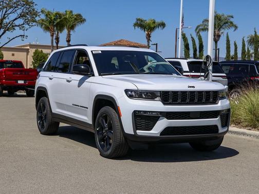Bright White Clearcoat 2026 Jeep Grand Cherokee Limited