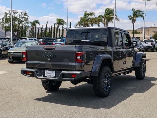 Granite Crystal Clearcoat Metallic 2026 Jeep Gladiator 85th Anniversary Edition